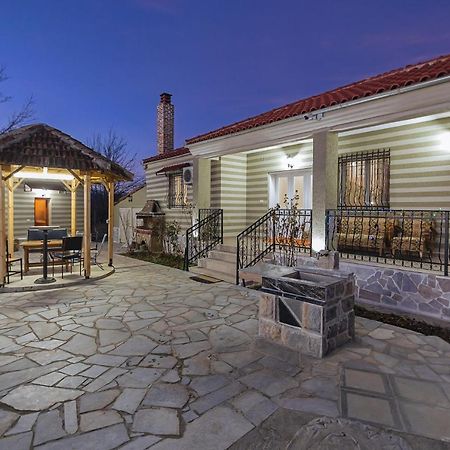 Vila 1 Korce Exterior foto