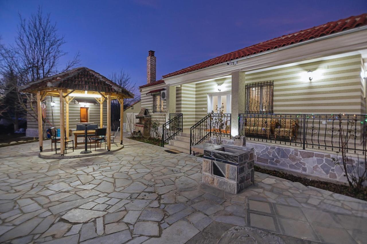 Vila 1 Korce Exterior foto