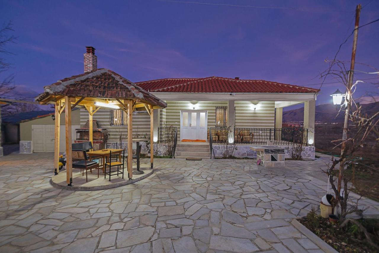 Vila 1 Korce Exterior foto