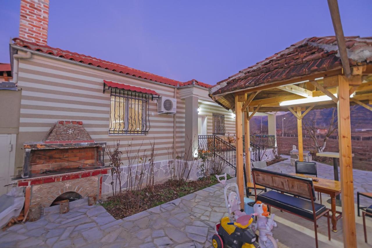 Vila 1 Korce Exterior foto
