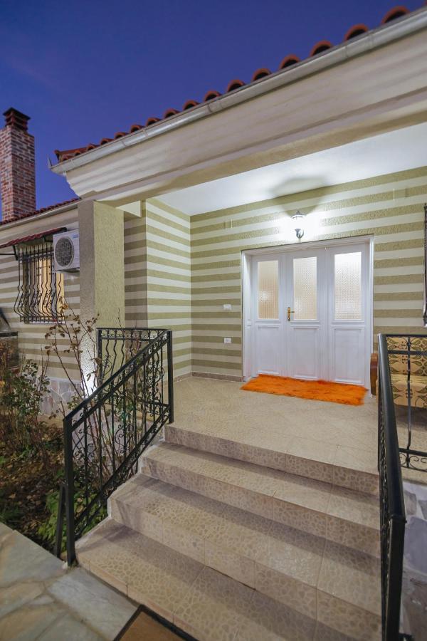 Vila 1 Korce Exterior foto